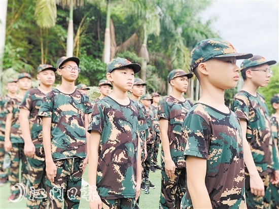 每天出操練軍姿，是“十天集訓(xùn)營(yíng)”的必修課。