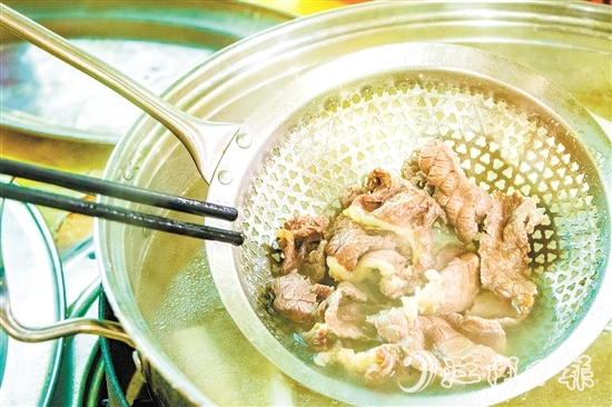 剛剛出爐的新鮮牛肉。