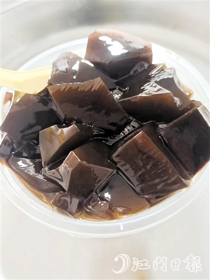 大創(chuàng)周氏涼粉真材實料，晶瑩剔透，富有彈性。