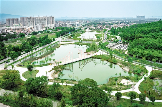 位于崖門鎮(zhèn)龍旺村的新時(shí)代公園，集運(yùn)動(dòng)健身、休閑娛樂于一體。