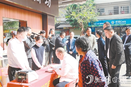江門金融業(yè)將整治拒收現(xiàn)金宣傳活動落到實處，打造現(xiàn)金服務零距離。