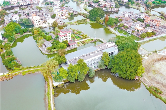位于古勞鎮(zhèn)上升村的方塘水墨民宿，綠水環(huán)繞，景色宜人。
