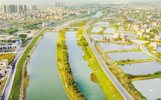 沙坪河經(jīng)過(guò)整治，變得水清岸綠景美。