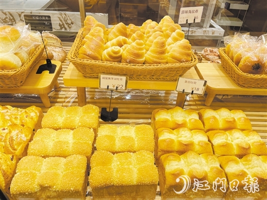對于貴價面包，有市民吐槽定價過高，有市民則認(rèn)為物有所值。