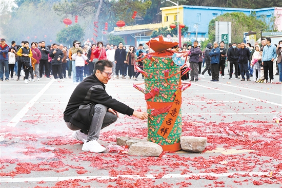 “燒花炮”鬧元宵是棠下鎮(zhèn)傳統(tǒng)民間習(xí)俗。