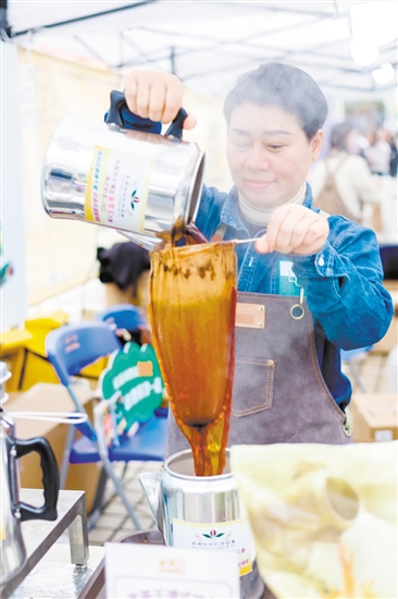 在咖啡博覽會上可以近距離感受咖啡茶飲師的風(fēng)采。