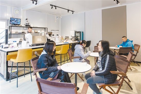 禮樂街道英南村新建的3.3咖啡屋，成了村民和游人的網(wǎng)紅打卡點。