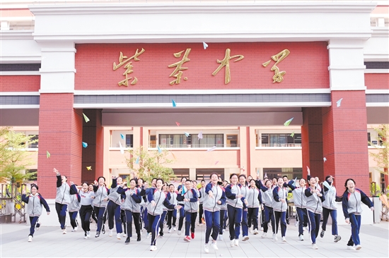 蓬江區(qū)將繼續(xù)以高質(zhì)量黨建為引領(lǐng)，高標(biāo)準(zhǔn)推進(jìn)區(qū)域教育優(yōu)質(zhì)均衡發(fā)展。