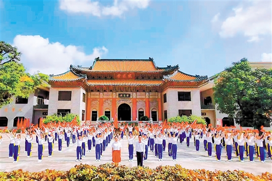 新會(huì)區(qū)堅(jiān)持“沖一流、補(bǔ)短板、強(qiáng)特色”推動(dòng)教育高質(zhì)量發(fā)展。