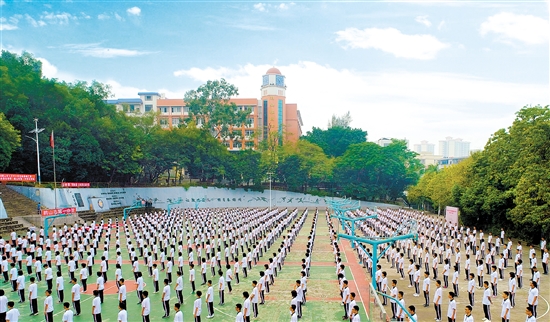鶴山將繼續(xù)優(yōu)化集團(tuán)化辦學(xué)模式，發(fā)揮龍頭學(xué)校優(yōu)勢(shì)。圖為鶴山一中