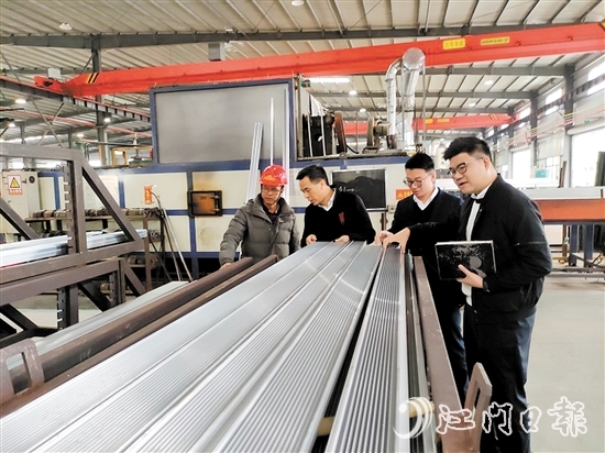 工商銀行江門分行積極走進(jìn)企業(yè)，把最優(yōu)的政策和服務(wù)送到企業(yè)身邊。