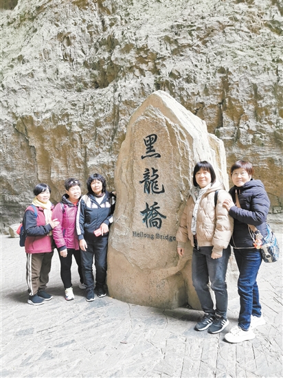 “邑起游”首發(fā)團(tuán)團(tuán)友一起合影留念。