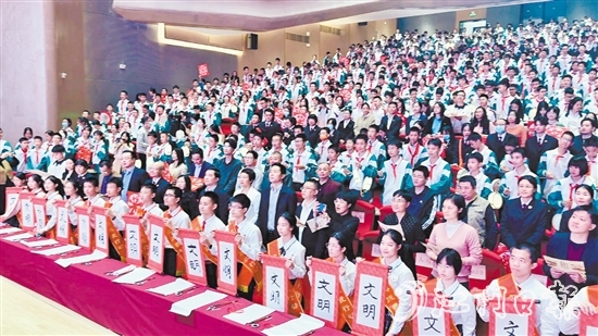 藝術(shù)黨課讓與會人員沉浸式感受僑鄉(xiāng)傳統(tǒng)文化的魅力。