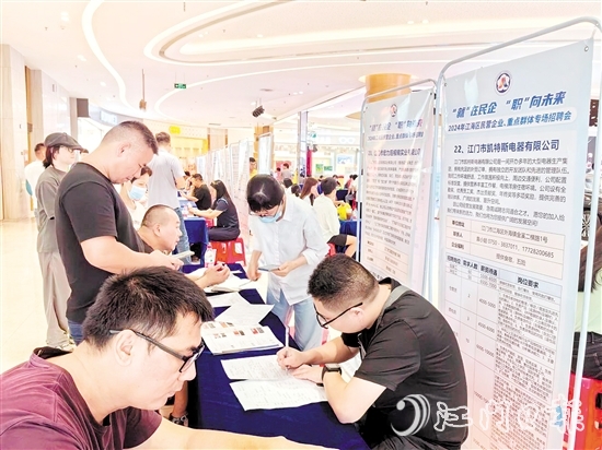 “招聘夜市”人氣火爆，超170人達(dá)成就業(yè)意向。受訪者供圖