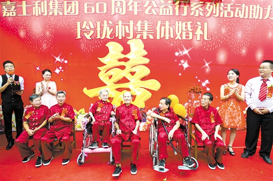 2016年，董淑猛、徐娜策劃舉辦了中國(guó)首次麻風(fēng)康復(fù)者集體婚禮。周華東