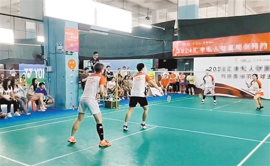 打羽毛球等劇烈運動時出現(xiàn)猝死，常見的原因是惡性心律失常的發(fā)生。