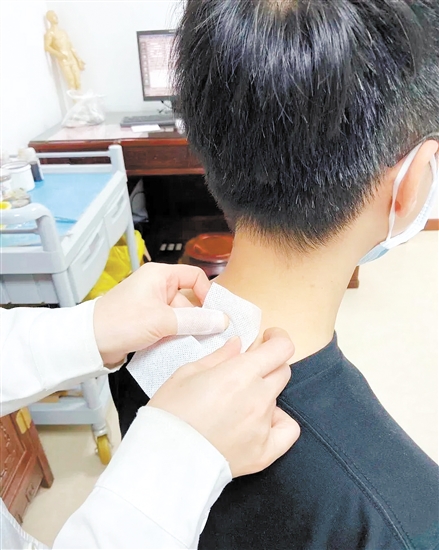 三伏貼受到廣大市民的追捧。