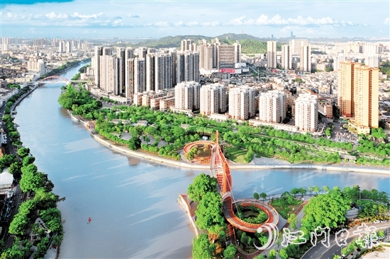 下沙公園由江門最大的棚戶區(qū)升級改造而成，建有如意橋、榕蔭廣場、咸水歌廣場、觀浪橋、下沙文化展示中心、兒童樂園等。