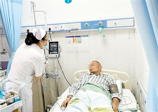 江門(mén)首張?zhí)幏皆诮T(mén)市中心醫(yī)院開(kāi)出，患者在該院神經(jīng)內(nèi)科二區(qū)成功進(jìn)行輸注。