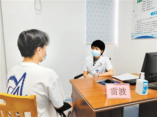 高溫天氣，部分人群出現(xiàn)“情緒中暑”。