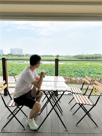 江門(mén)出現(xiàn)許多“露營(yíng)+”咖啡茶飲店。