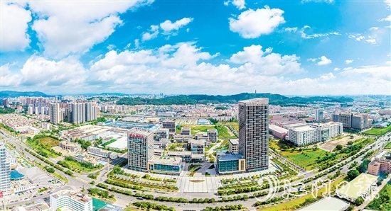 作為國(guó)家級(jí)高新區(qū)，江海區(qū)擁有國(guó)家級(jí)、省級(jí)、市級(jí)大型高端人才載體，“眾創(chuàng)空間—孵化器—加速器—專業(yè)園區(qū)”孵化育成體系正逐步完善。圖為高新創(chuàng)智城。彭偉宗
