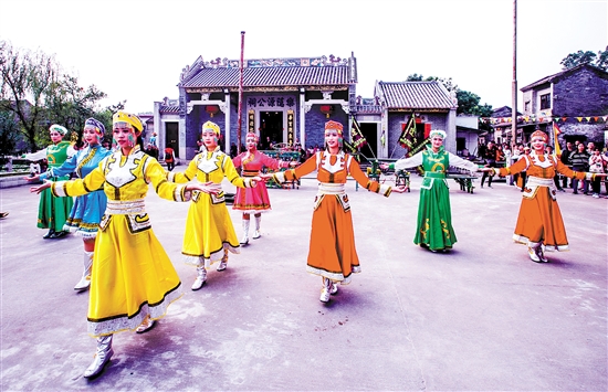 霄南村連續(xù)多年舉辦特色文體活動(dòng)，弘揚(yáng)傳統(tǒng)文化。