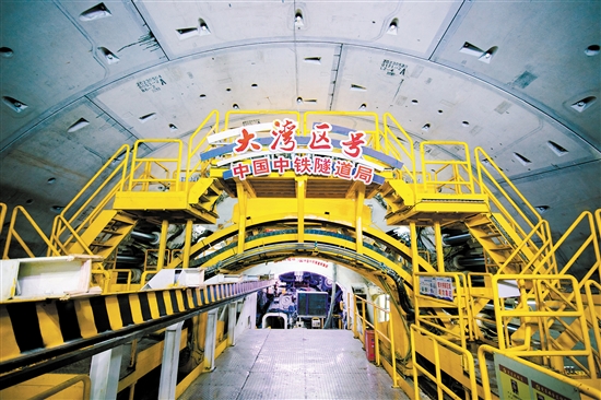 超大直徑盾構(gòu)機(jī)“大灣區(qū)號(hào)”率先完成了全部1468環(huán)的掘進(jìn)任務(wù)。