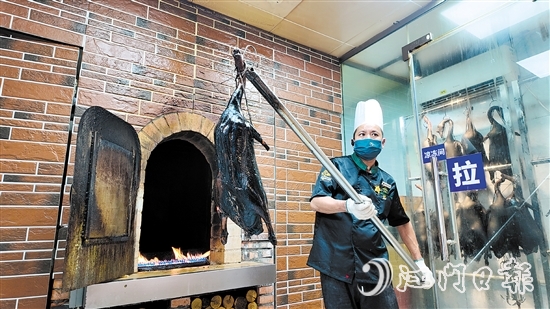 “邑家人”的黑松露燒鵝受到食客青睞。