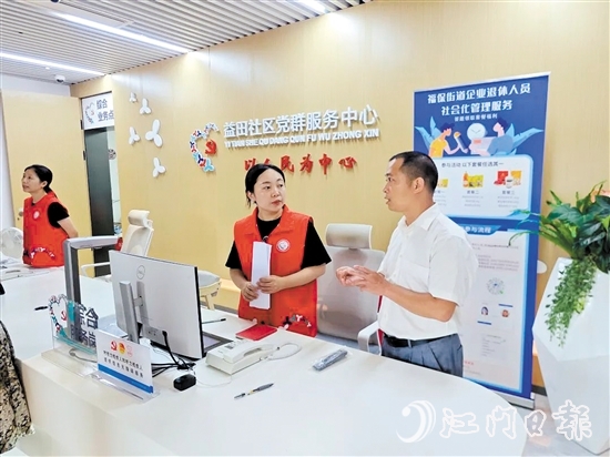 參訓(xùn)學(xué)員與深圳社區(qū)干部深入交流黨群服務(wù)陣地建設(shè)的思路做法。