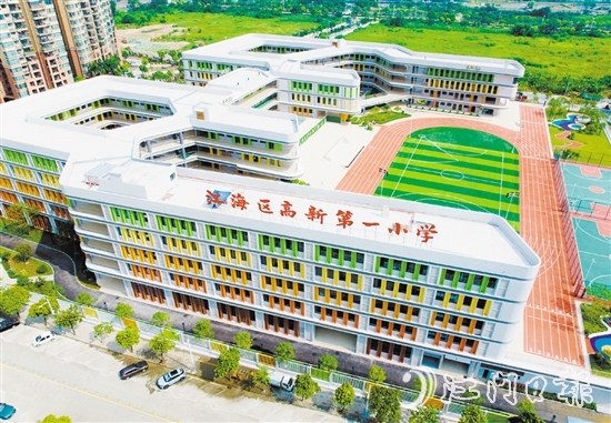 江海區(qū)高新第一小學(xué)建筑富有現(xiàn)代感。