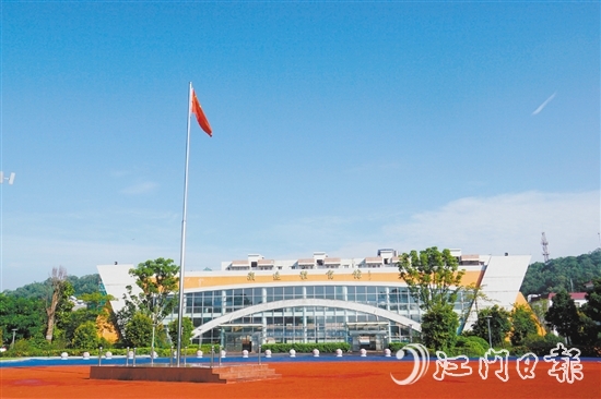 江門市實(shí)驗(yàn)中學(xué)（高中部）環(huán)境優(yōu)美。