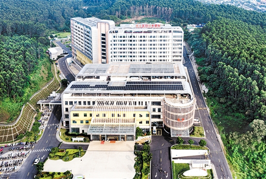 新會區(qū)婦幼保健院新院總用地面積6.13公頃，總建筑面積63500平方米，建設(shè)有包括門診、醫(yī)技、住院綜合樓和行政辦公樓等在內(nèi)的主要建筑，設(shè)床位500張、機動車停車位近800個，按三級婦幼保健院的標準建設(shè)。