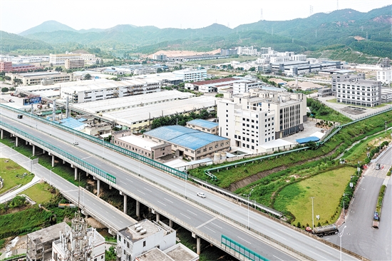 2019年以來，位于古井鎮(zhèn)的珠西新材料集聚區(qū)共引進企業(yè)項目30個，現(xiàn)有規(guī)模以上企業(yè)22家，2023年實現(xiàn)規(guī)模以上工業(yè)總產(chǎn)值約64億元。