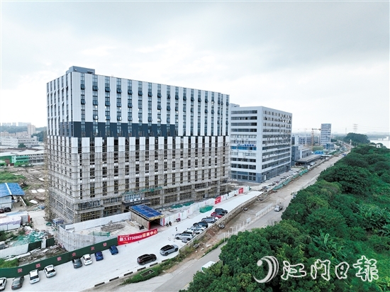 康溪村級工業(yè)園三期項目加速推進(jìn)，首棟高標(biāo)廠房已于今年6月封頂。