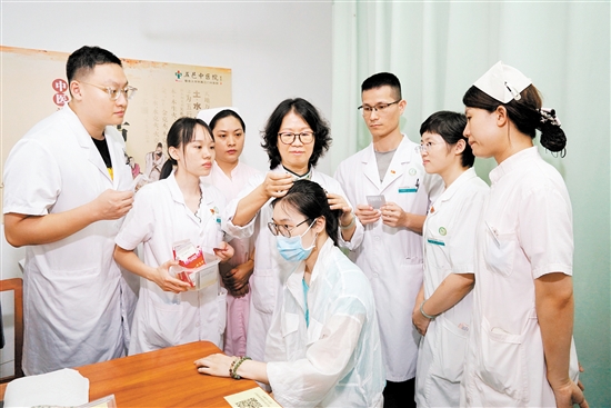 “簡便驗(yàn)廉”的中醫(yī)藥服務(wù)，受到百姓歡迎。