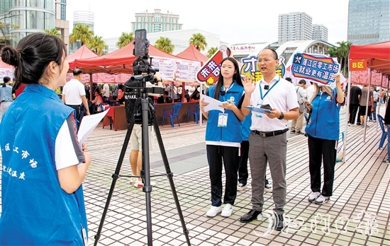 本次招聘會同步設(shè)立了直播云聘會專區(qū)，通過線上直播介紹參會企業(yè)及招聘需求。