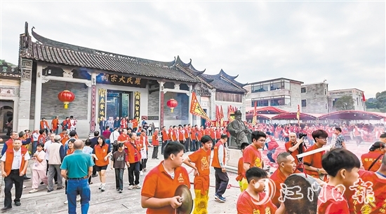 2024年首屆羅氏貴系良溪薈活動現(xiàn)場人聲鼎沸，洋溢著團聚的喜慶。