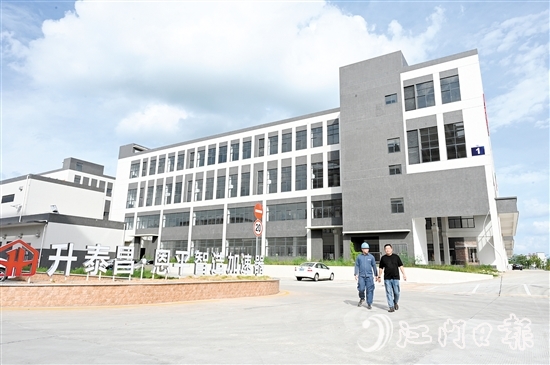 恩平供電局走進(jìn)企業(yè)，了解企業(yè)用電需求。