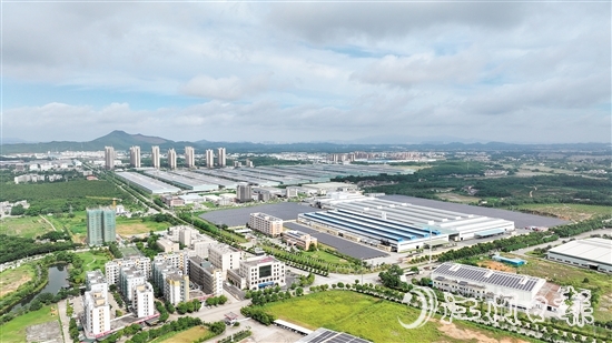 臺山工業(yè)新城以汽車零部件、金屬新材料、智慧農(nóng)機(jī)等為主導(dǎo)產(chǎn)業(yè)，構(gòu)建“3+2”現(xiàn)代化產(chǎn)業(yè)體系，成為臺山乃至江門的重要經(jīng)濟(jì)增長極。