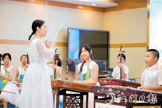 臺(tái)山在全市設(shè)立了包含各個(gè)年齡階段的廣東音樂傳承基地。圖為小學(xué)傳承基地——臺(tái)城第二小學(xué)。