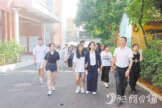 大槐鎮(zhèn)組織青年大學(xué)生參觀人才培訓(xùn)基地。