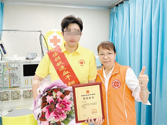嚴(yán)先生成功完成309毫升的造血干細(xì)胞混懸液采集。