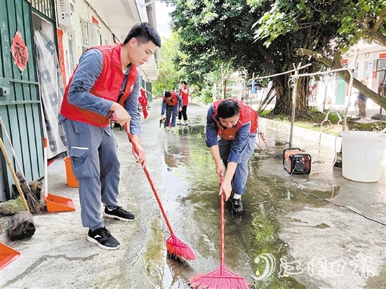 江門供電局“藍公益·心燈”志愿服務(wù)隊到開平市玲瓏醫(yī)院開展志愿服務(wù)活動。