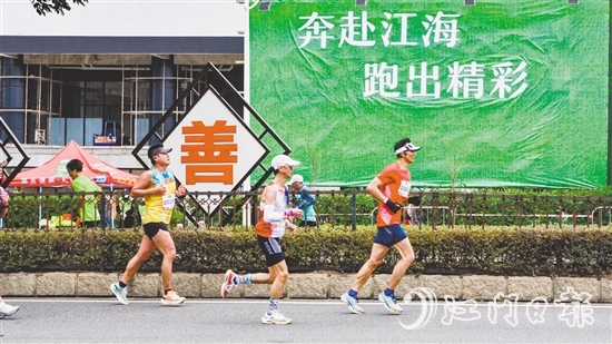 郭衛(wèi)強(qiáng)拿出帶兵打仗的作風(fēng)，確保每件事都有著落、有回音。