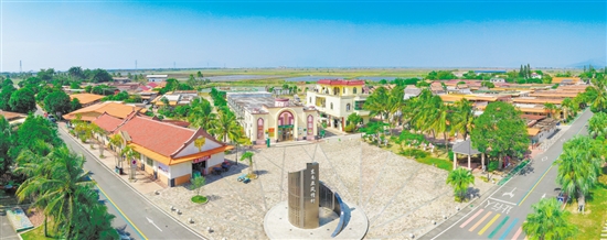 有“小小聯(lián)合國(guó)”之稱的海宴鎮(zhèn)五豐村是全國(guó)鄉(xiāng)村旅游重點(diǎn)村、國(guó)家3A級(jí)旅游景區(qū)。