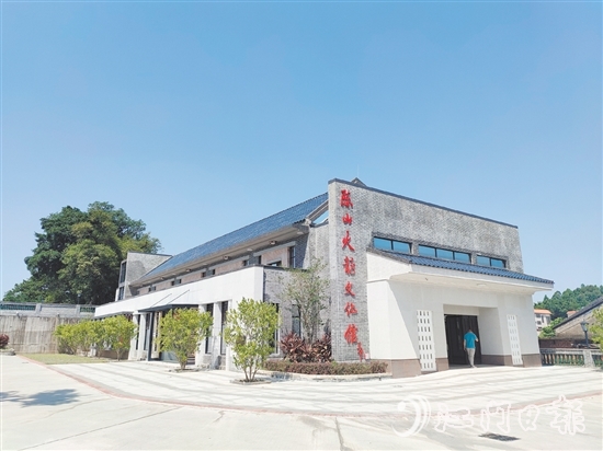 雅瑤鎮(zhèn)連片打造“百千萬工程”示范帶。圖為雅瑤鎮(zhèn)陳山村火龍館。