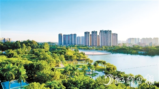 綠意盎然的鶴山市區(qū)。