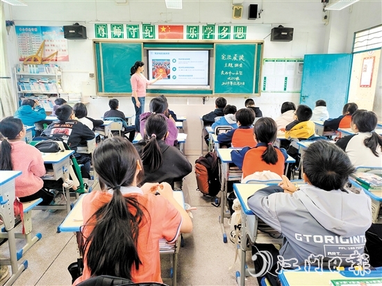 良西鎮(zhèn)積極推動憲法宣傳進校園。