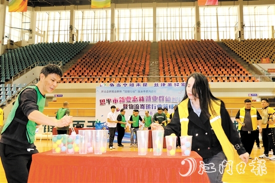 各支隊(duì)伍的隊(duì)員使出渾身解數(shù)，為榮譽(yù)而戰(zhàn)。